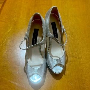 Platinum silver Mary Jane pumps with straps; size 7